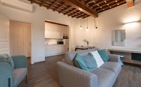 Elegant Green Apartment In San Gallo Firenze